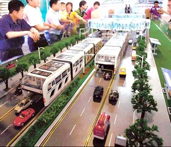 В Китае изобрели супер автобус, вмещающий полторы тысячи человек
